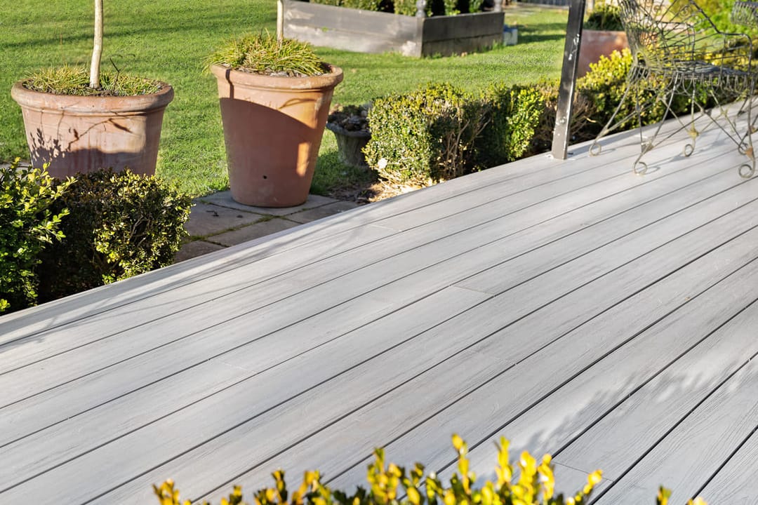 Pale Brite HD PRO Smoke White deck edged with terracotta pots and a low hedge on a rural property at High Range